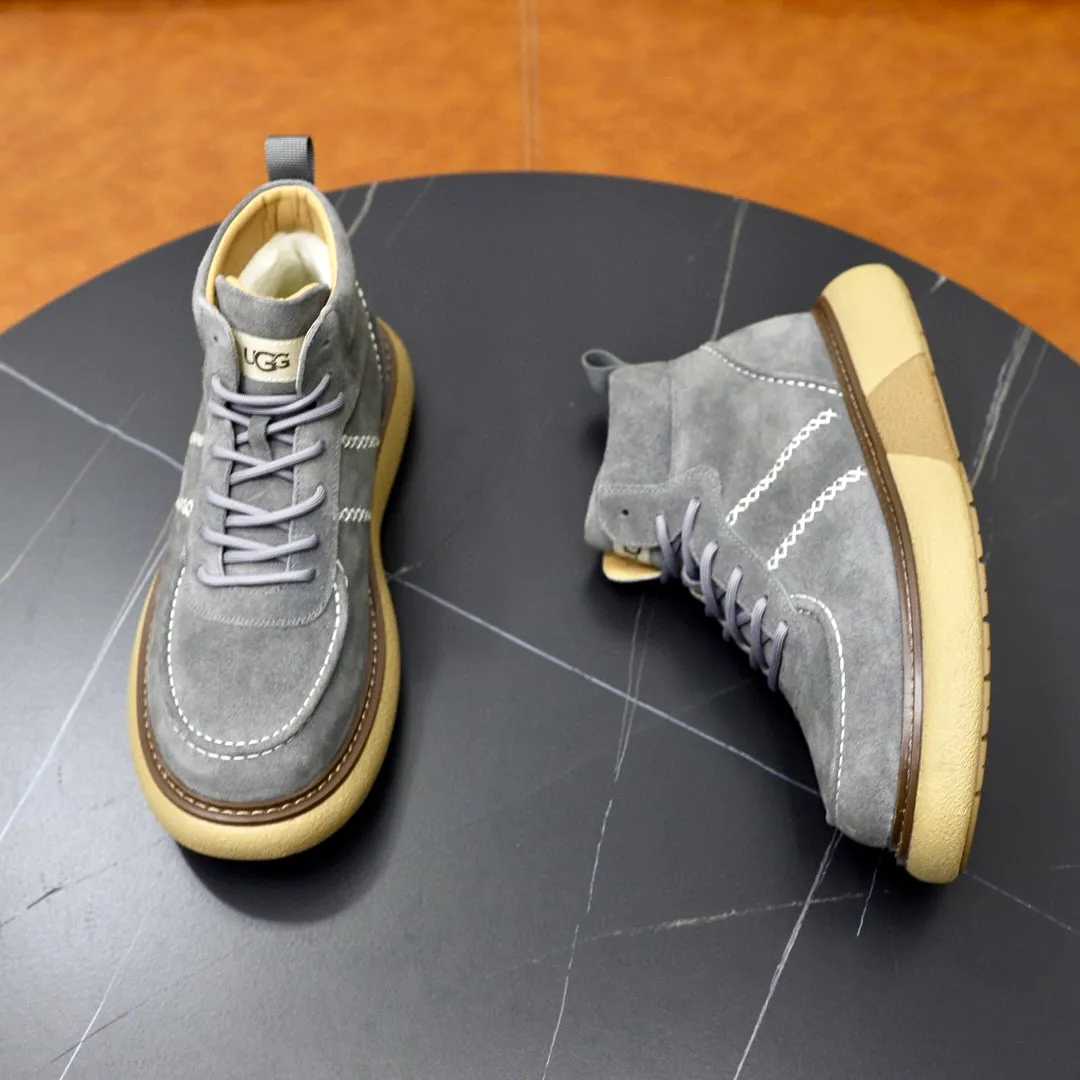 Ex-factory price: 640💰Thick wool imported from Australia Brand: UGG genuine purchasing agent Size: 38-44 Grade: Official website 1:1 Material: First layer of genuine leather waterproof and antifreeze upper Real wool lining Original non-slip soft wear-resistant outsole Style category: Men's casual shoes Trendy style Comfortable on the feet Color: Official website color synchronization